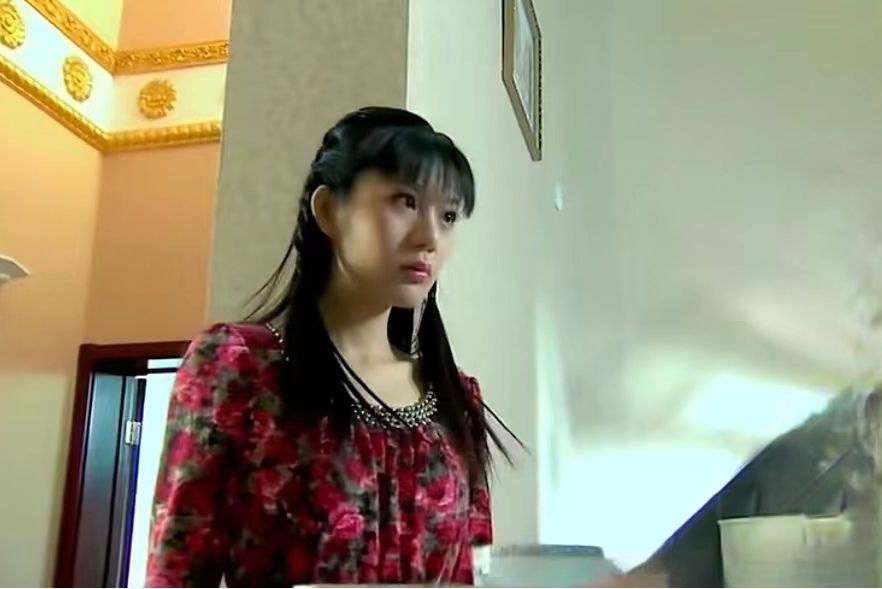 陳寶琳(電視劇《南國有佳人》中的角色,由鄔靖靖飾演。) 陳寶琳(電視劇《南國有佳人》中的角色,由鄔靖靖飾演。)