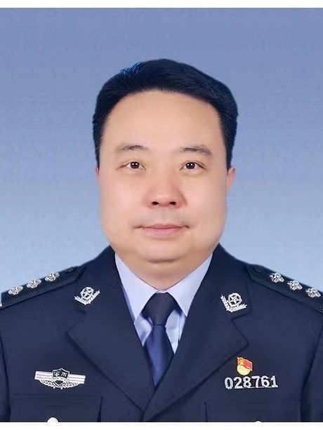 劉永濤(河南省平頂山市寶豐縣政府黨組成員、副縣長,縣公安局黨委書記、局長、督察長、四級高級警長) 劉永濤(河南省平頂山市寶豐縣政府黨組成員、副縣長,縣公安局黨委書記、局長、督察長、四級高級警長)