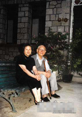 李可染和鄒佩珠1988年8月在北戴河