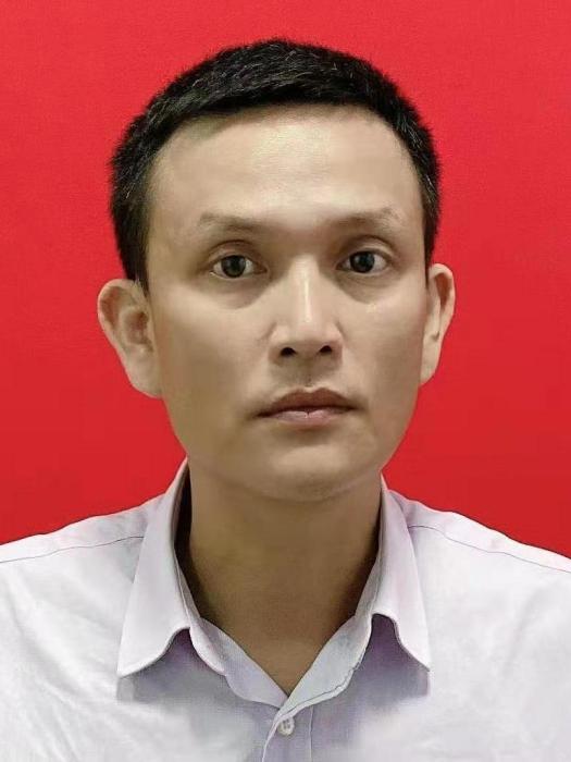 王文(瓊海市行政審批服務局黨組成員、副局長,三級主任科員) 王文(瓊海市行政審批服務局黨組成員、副局長,三級主任科員)
