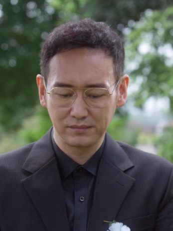 張群(都市情感劇《第二次擁抱》中的男配角) 張群(都市情感劇《第二次擁抱》中的男配角)