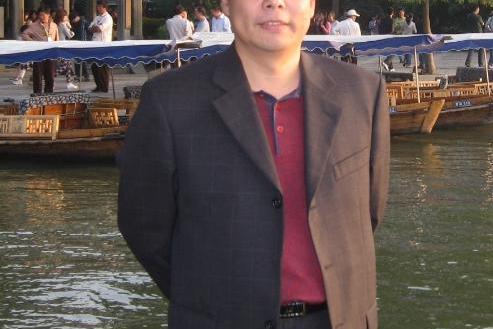 李玉良(青島科技大學教授) 李玉良(青島科技大學教授)
