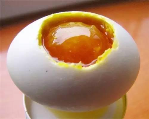 自製出油鹹鴨蛋