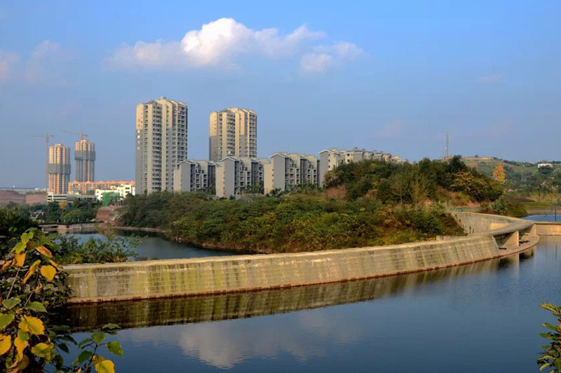 龍湖(四川省自貢市沿灘區衛坪街道新城社區境內湖泊) 龍湖(四川省自貢市沿灘區衛坪街道新城社區境內湖泊)