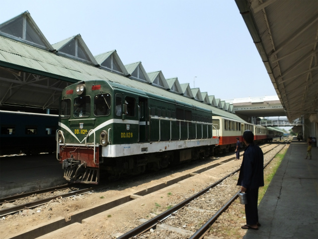 緬甸鐵路的東方紅21型內燃機車