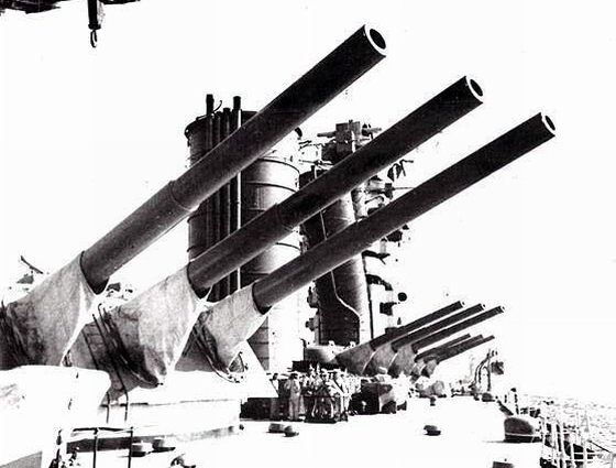 甘古特級戰列艦的三聯裝305毫米主炮