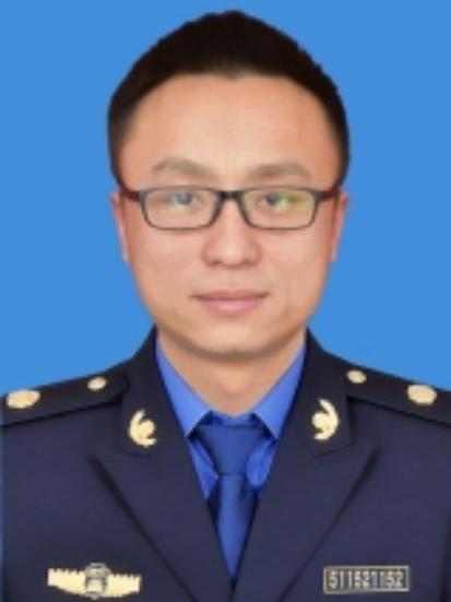 鄭哲(四川省巴中市南江縣綜合行政執法局黨組成員、城東中隊中隊長) 鄭哲(四川省巴中市南江縣綜合行政執法局黨組成員、城東中隊中隊長)