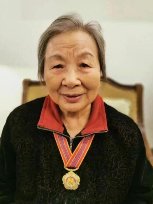 王玲(中國人民解放軍原副總參謀長韓懷智同志夫人、原總參謀部管理局離休幹部) 王玲(中國人民解放軍原副總參謀長韓懷智同志夫人、原總參謀部管理局離休幹部)