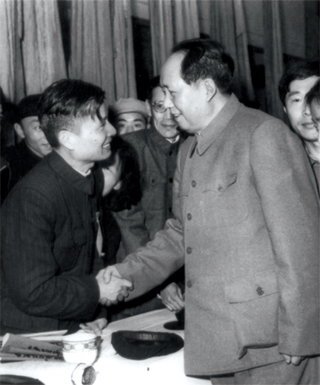 1958年，毛澤東主席在武漢接見長科院首任院長何之泰博士