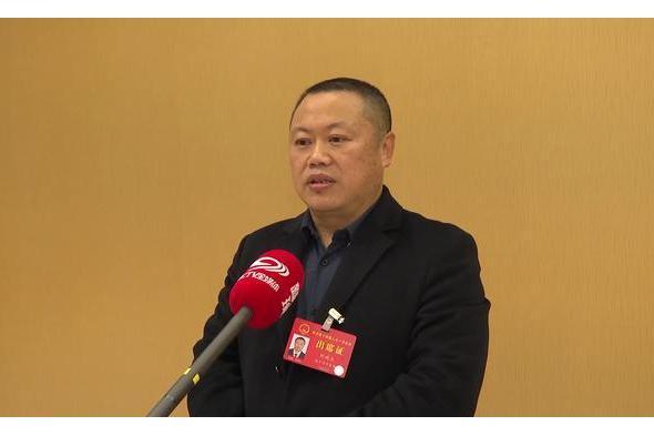 劉鴻傑(四川省人大代表、遂寧市蓬溪縣中學副校長) 劉鴻傑(四川省人大代表、遂寧市蓬溪縣中學副校長)