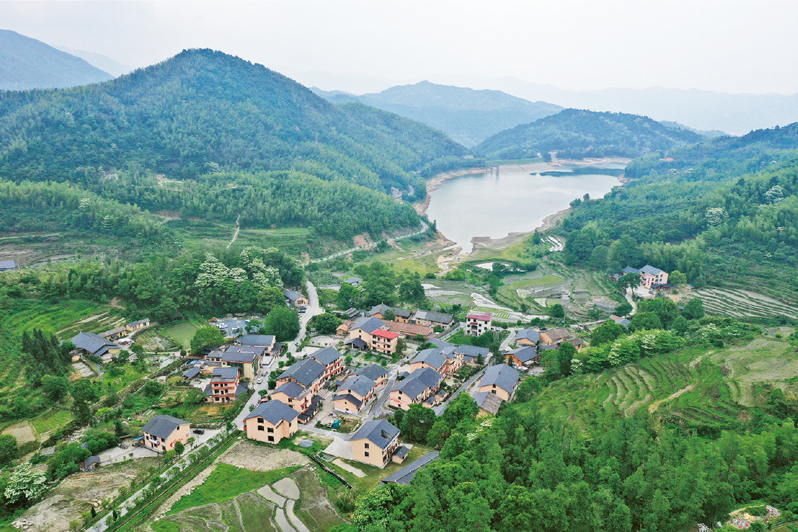 水口村(江西省宜春市明月山溫湯鎮下轄村) 水口村(江西省宜春市明月山溫湯鎮下轄村)