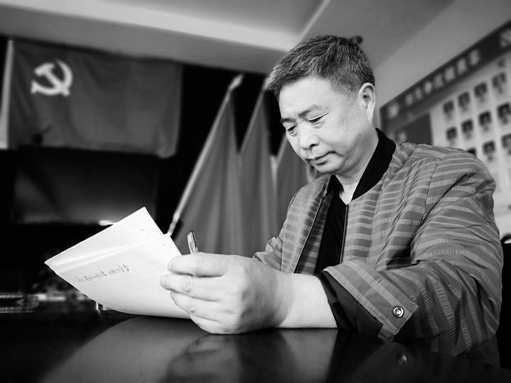 裴小平(浙江省台州市天台縣坦頭鎮溪南村村委會主任) 裴小平(浙江省台州市天台縣坦頭鎮溪南村村委會主任)