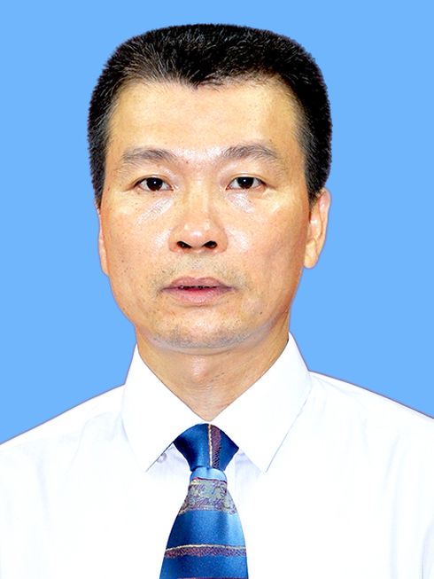 蔡志鵬(福建省漳州市雲霄縣交通運輸局黨組成員、二級主任科員) 蔡志鵬(福建省漳州市雲霄縣交通運輸局黨組成員、二級主任科員)