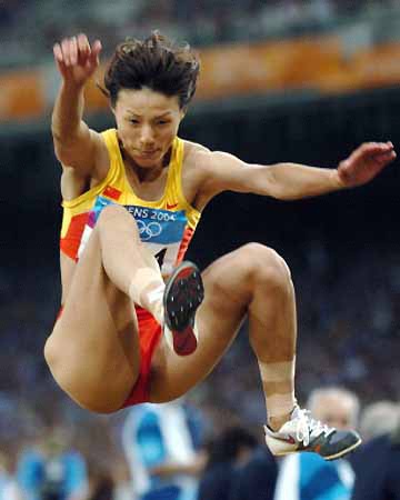 關英楠在2004年奧運會女子跳遠資格賽中