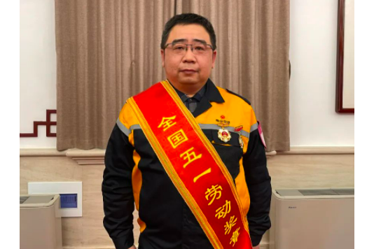 楊海濱(南京捷運運營公司工務分公司綜合維護班班長) 楊海濱(南京捷運運營公司工務分公司綜合維護班班長)