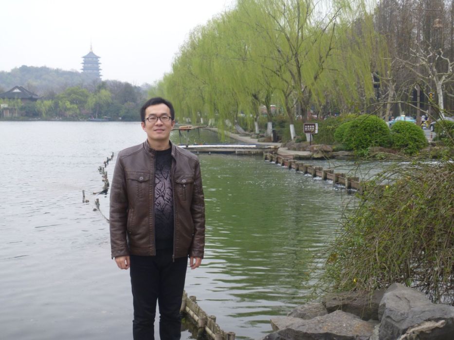 梁海兵(蘭州大學經濟學院副教授) 梁海兵(蘭州大學經濟學院副教授)