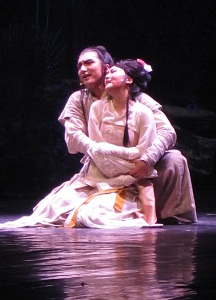 尹嵐在音樂劇《青城》中飾演玉仙公主