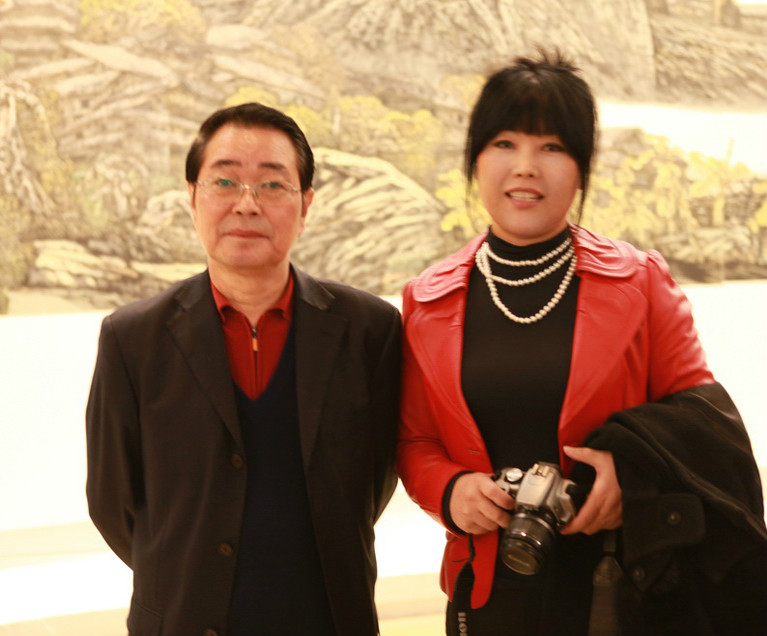宋繼蘭與中國美術家協會副主席黃格勝在一起