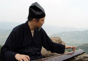 圖為武當鐘雲龍道長雲遊嶗山