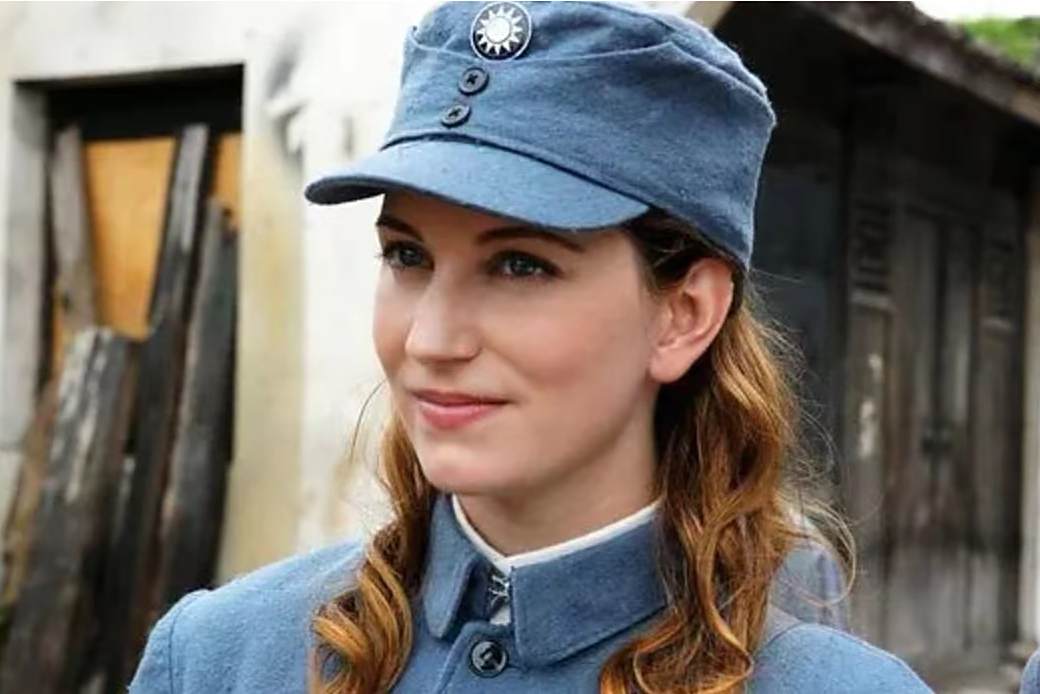 安妮(抗戰劇《新四軍女兵》中的角色) 安妮(抗戰劇《新四軍女兵》中的角色)