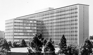 1970年代的Menzies大樓（蒙納士大學校園）