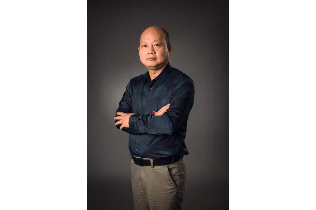 張少平(廣州城市理工學院教工書法協會副會長,南方進賢書畫院院長) 張少平(廣州城市理工學院教工書法協會副會長,南方進賢書畫院院長)