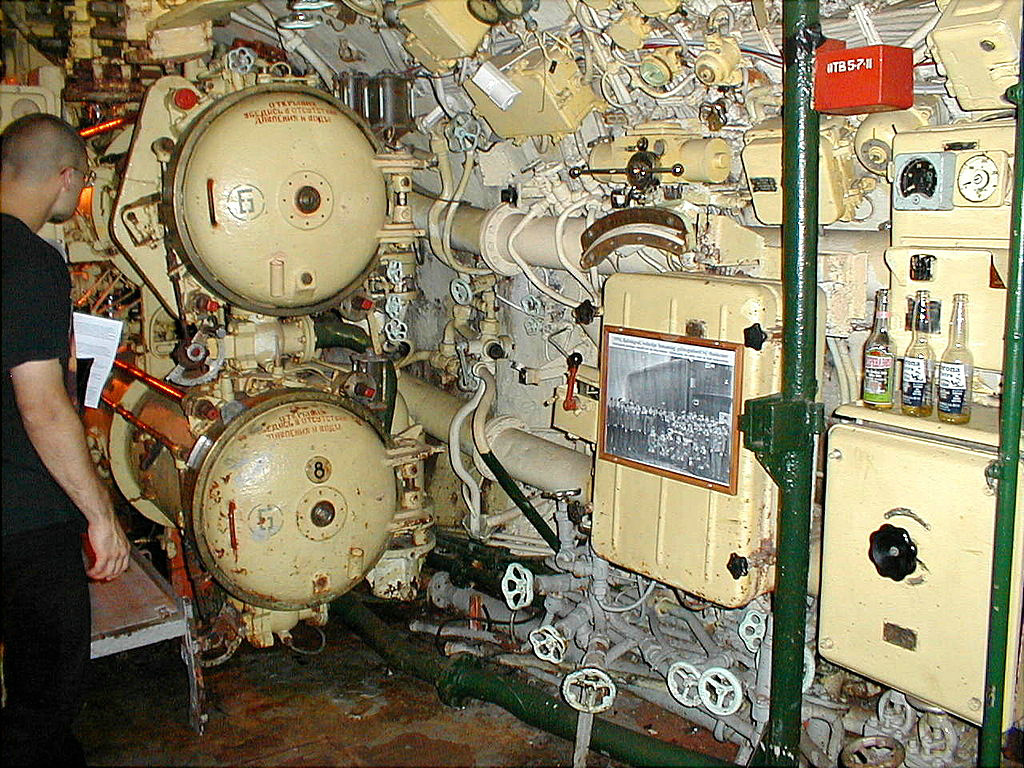 641型潛艇內部魚雷發射管