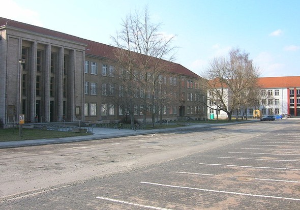 伊爾梅瑙工業大學