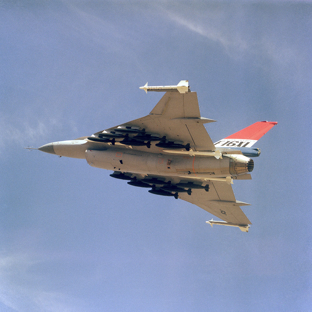 F-16XL獨特的外掛方式