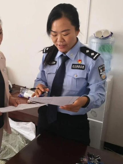 盧文燕(開封市公安局順河分局鐵塔派出所副所長) 盧文燕(開封市公安局順河分局鐵塔派出所副所長)