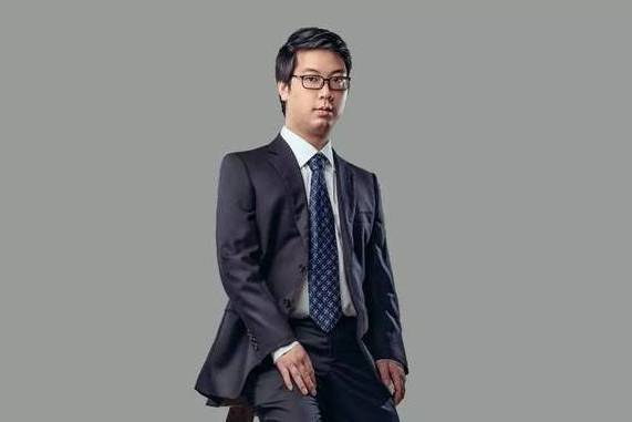 鄭駒(杉杉集團總裁、杉杉股份董事長) 鄭駒(杉杉集團總裁、杉杉股份董事長)