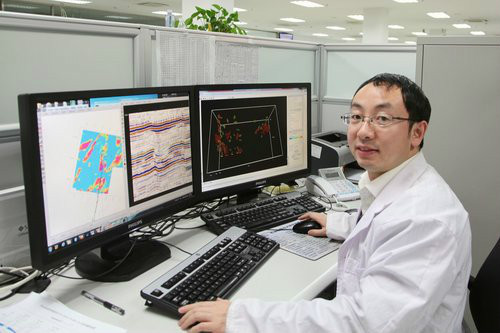 楊江峰(石油物探技術研究院地震處理解釋中心職工) 楊江峰(石油物探技術研究院地震處理解釋中心職工)