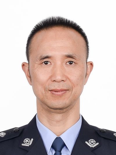 劉勝華(溫州市公安局龍灣區分局黨委委員、辦公室主任、一級警長)