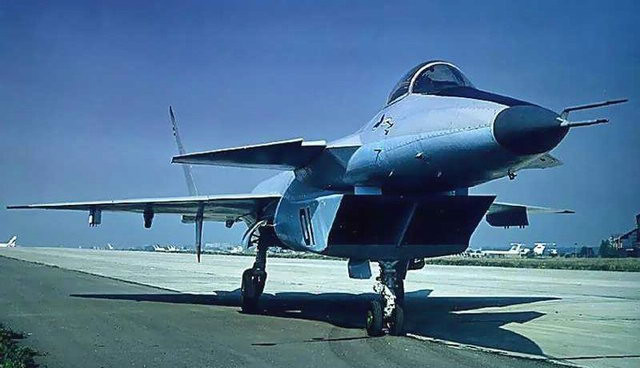 米格I.44是蘇聯第一架鴨式無尾三角翼戰鬥機