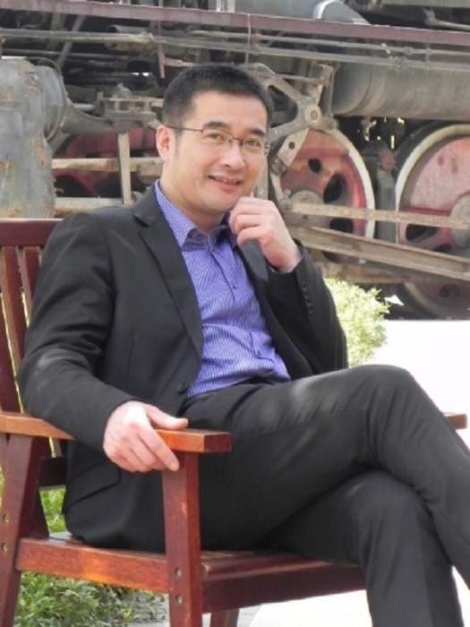 屈鴻鵬 屈鴻鵬