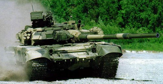 演習中的T-90主戰坦克