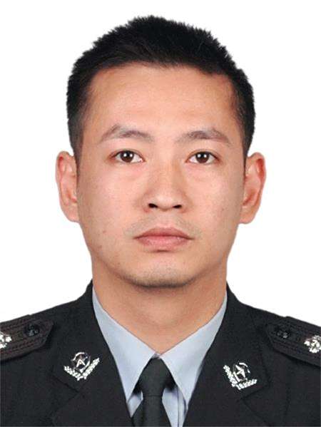 謝東陽(東莞市公安局交警支隊東城大隊政治教導員) 謝東陽(東莞市公安局交警支隊東城大隊政治教導員)