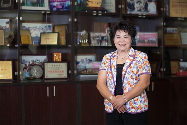 陳雲香(廣東省雲香慈善基金會主席) 陳雲香(廣東省雲香慈善基金會主席)