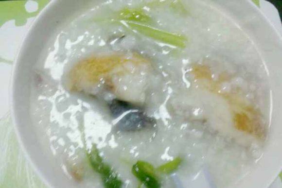 魚骨蓴菜粥 魚骨蓴菜粥