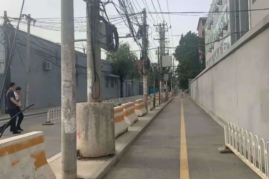 官莊路(襄陽市高新技術產業開發區的道路) 官莊路(襄陽市高新技術產業開發區的道路)