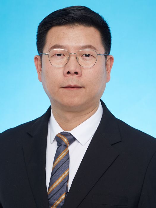 閆達偉