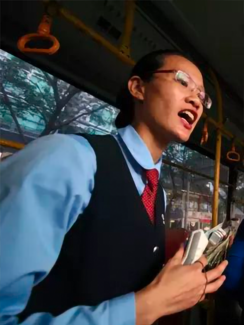 胡春華(中共二十大代表、深圳巴士集團股份有限公司三八紅旗車隊隊長助理) 胡春華(中共二十大代表、深圳巴士集團股份有限公司三八紅旗車隊隊長助理)