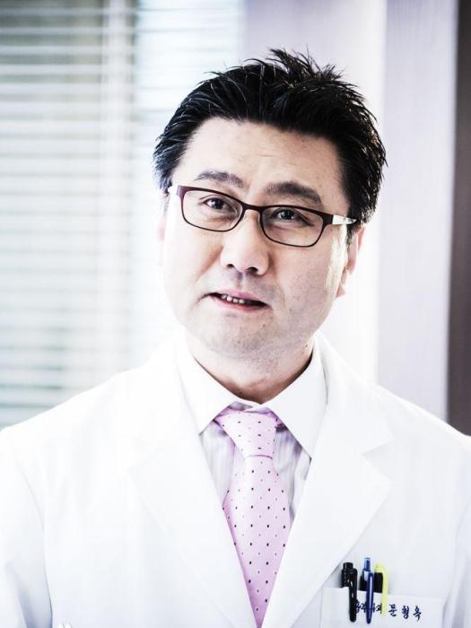 文亨旭(韓劇《Doctor異鄉人》角色) 文亨旭(韓劇《Doctor異鄉人》角色)