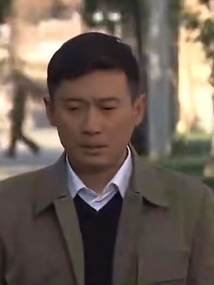 肖天明(電視劇《冰是睡著的水》中的角色) 肖天明(電視劇《冰是睡著的水》中的角色)
