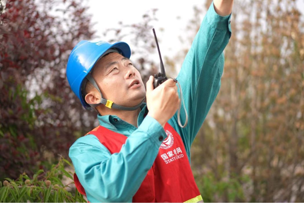 劉小元(山西省電力公司臨汾供電公司帶電作業班班長) 劉小元(山西省電力公司臨汾供電公司帶電作業班班長)