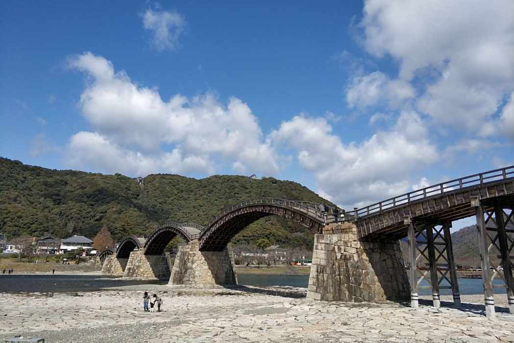 錦帶橋(日本山口縣岩國市木造拱橋) 錦帶橋(日本山口縣岩國市木造拱橋)