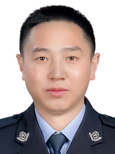 蔡雄(貴州省遵義市正安縣公安局黨委委員、政工室主任、三級警長) 蔡雄(貴州省遵義市正安縣公安局黨委委員、政工室主任、三級警長)