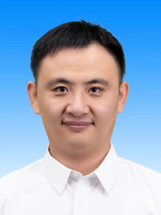 張立超(鄂爾多斯市音樂家協會副主席) 張立超(鄂爾多斯市音樂家協會副主席)