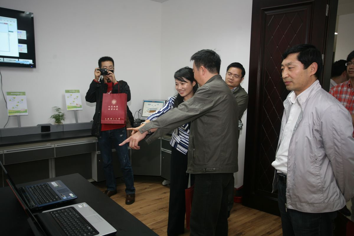 與上海理工大學共建食品安全信息化實驗室