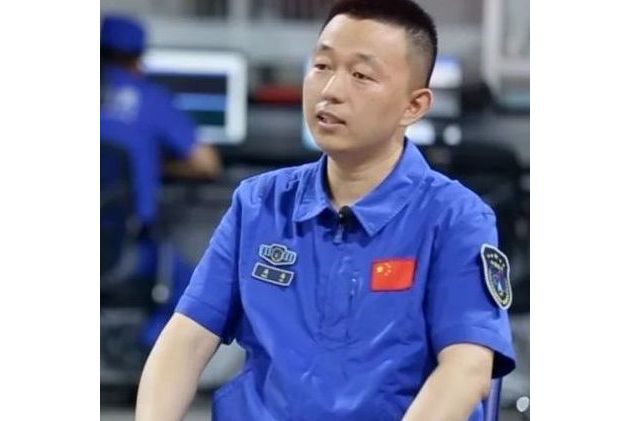 馮偉(太原衛星發射中心海上發射團隊1號指揮員) 馮偉(太原衛星發射中心海上發射團隊1號指揮員)